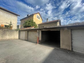 Parking / Garage en location à Grenoble /  10 m²